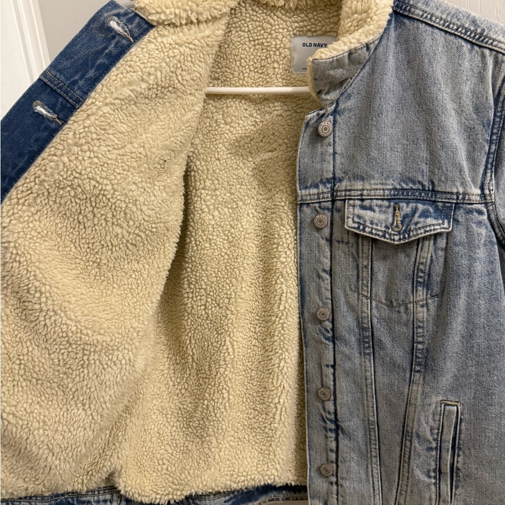Old Navy women’s Light Blue Denim Jacket with Cream Sherpa Lining